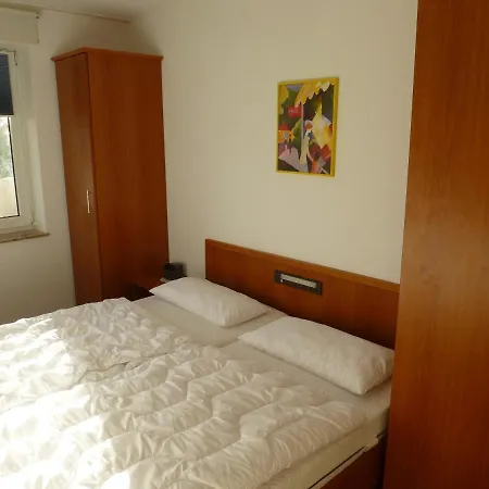 Trafalgar 128 Apartment